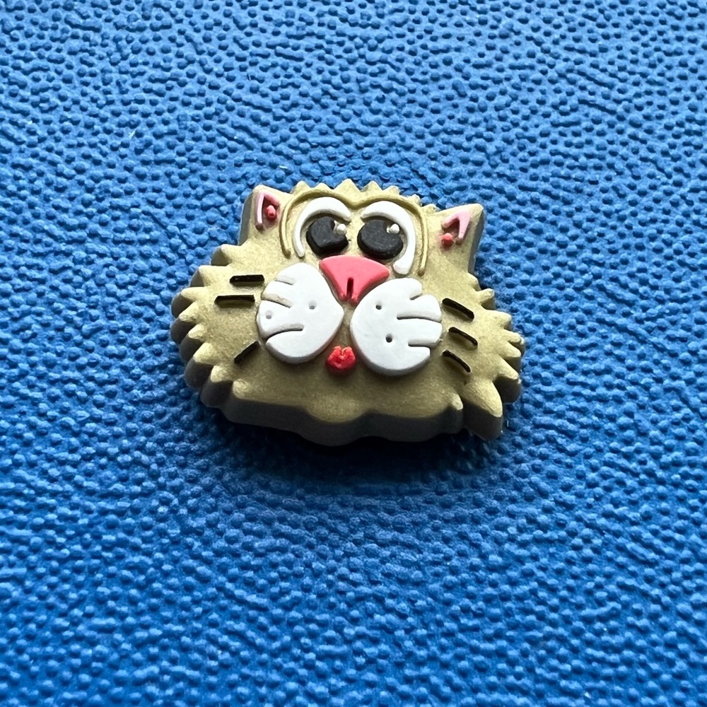 Tan/Gold Cute Cat Face Jibbitz Crocs Charm